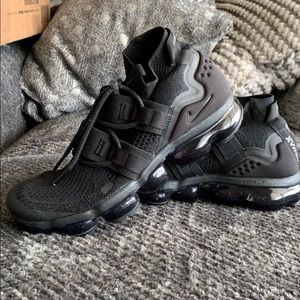 Nike women’s 7.5 all black Vapormax